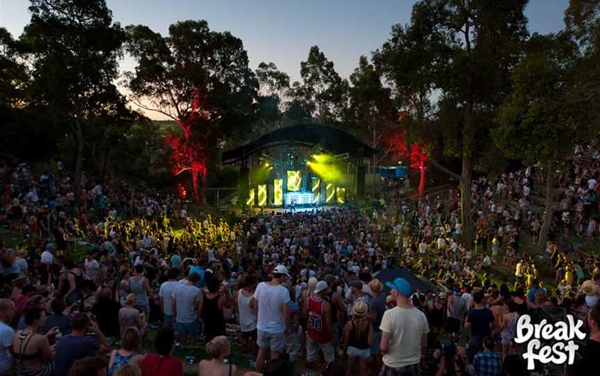 Belvoir Amphitheatre, Local Facilities in Upper Swan