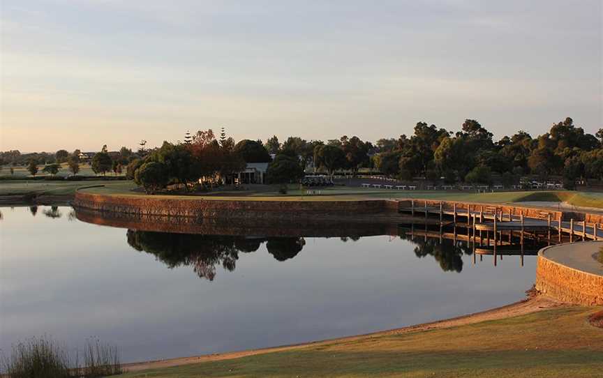 Dunsborough lakes gold course