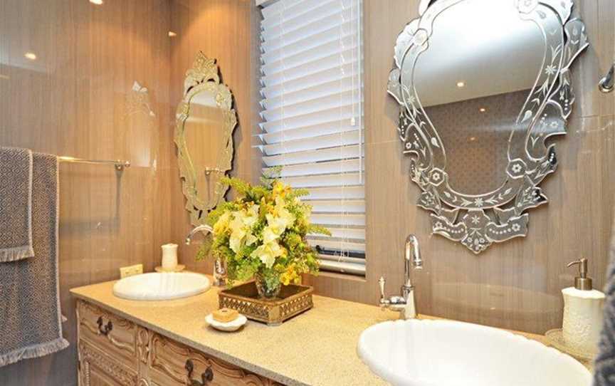 Vanity in ensuite