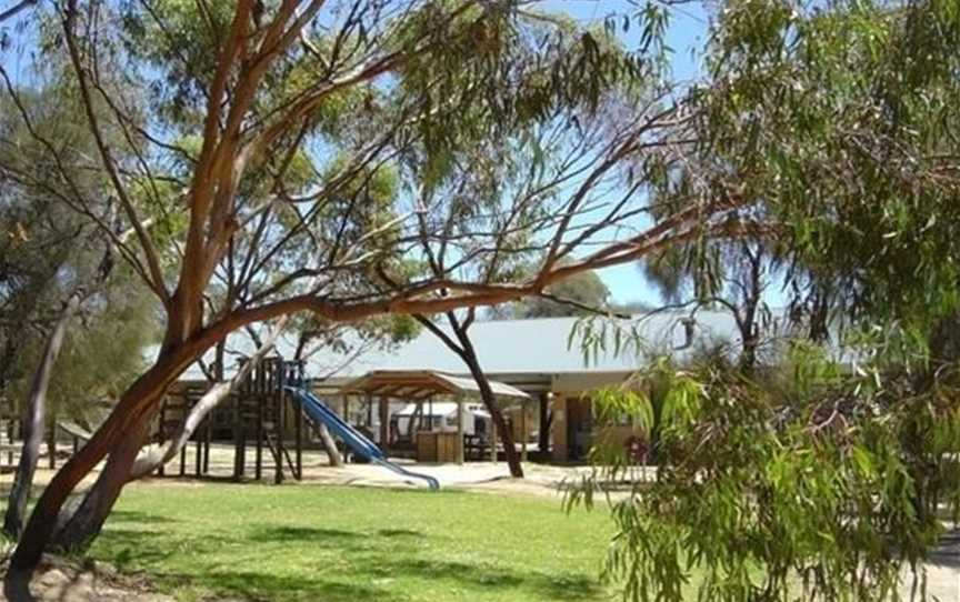 Wave Rock Cabins & Caravan Park, Accommodation in Hyden