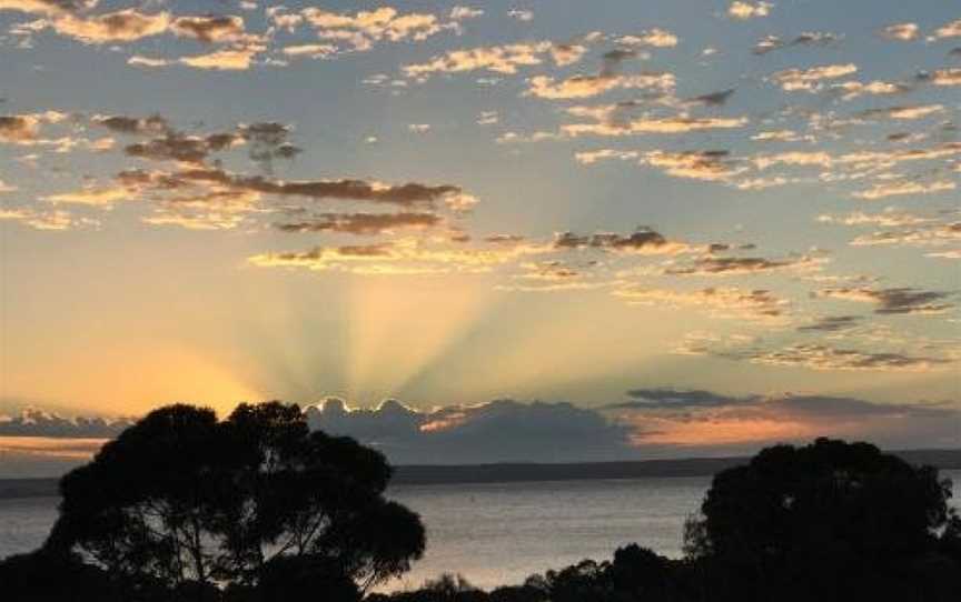 Sunrise on Falie Boutique Accommodation, American River, SA