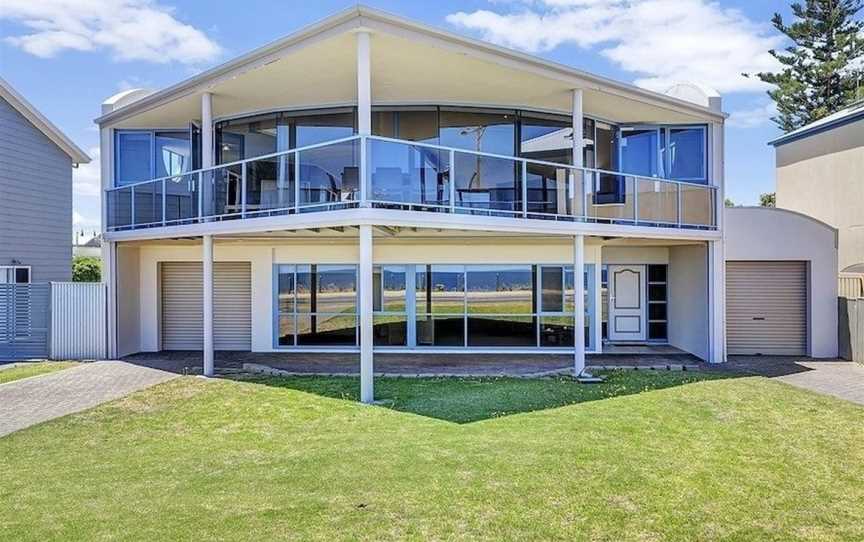 Sail Away, Accommodation in Port Willunga