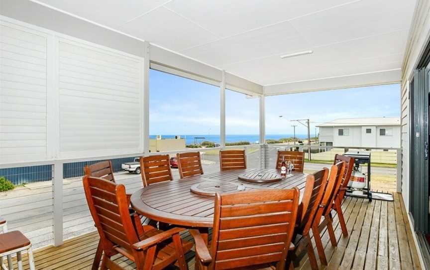 Bayside, Accommodation in Aldinga Beach