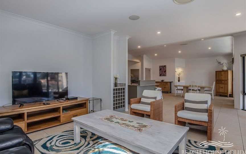 Maureen Waterfront Beach House, Accommodation in Broadbeach Waters