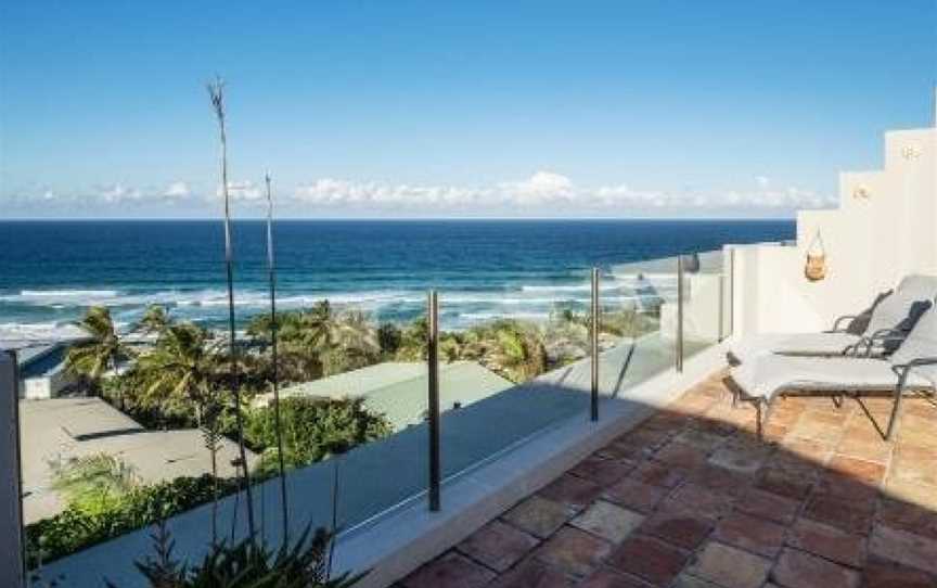 Tuscan inspired townhouse minutes from the beach, Sunshine Beach, QLD