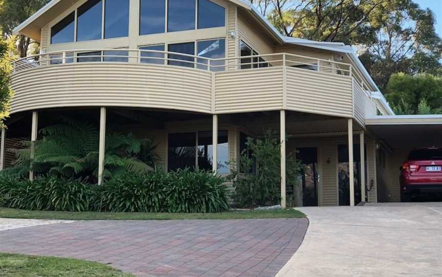 Freycinet Beach House, Accommodation in Coles Bay