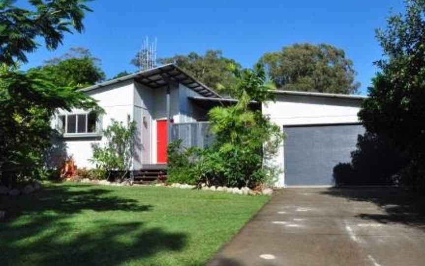 10 Double Island Drive - Modern family home, centrally located, swimming pool & outdoor area, Rainbow Beach, QLD