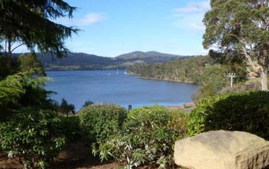 Donalea Bed and Breakfast & Riverview Apartment, Castle Forbes Bay, TAS