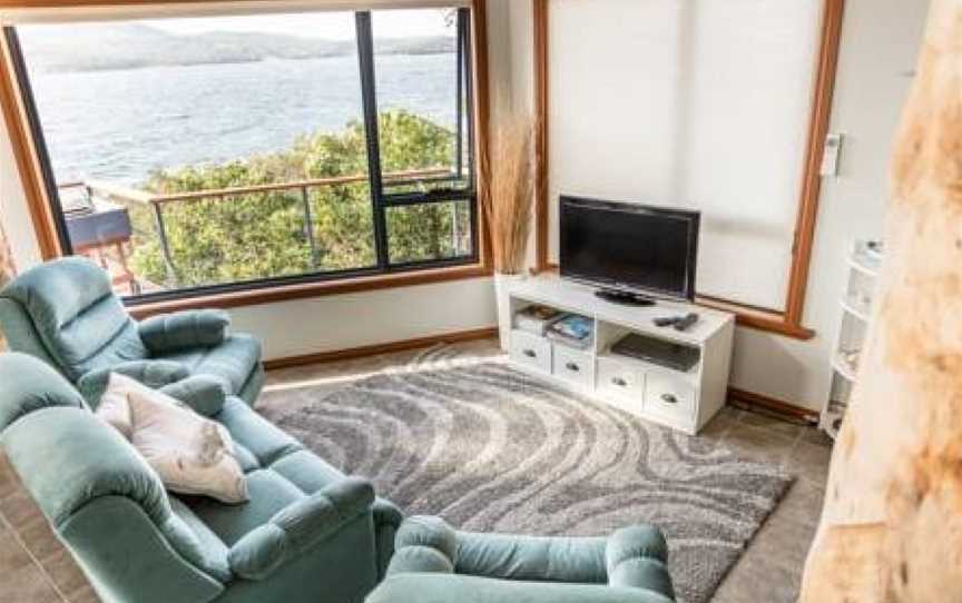 Larus Waterfront Cottage, White Beach, TAS