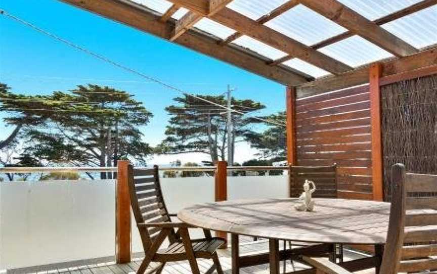 Black Dolphin Waterfront Townhouse - Bay Views, San Remo, VIC