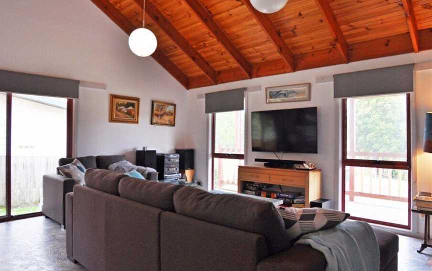 Beilby Beach Cottage - Free Wifi & Foxtel Included! Pet Friendly (Outside Only), Inverloch, VIC