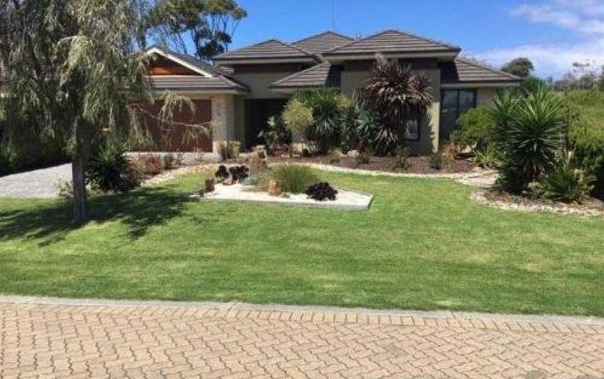 OCEANS 11 - SURFSIDE - WIFI & FOXTEL - PET FRIENDLY (OUTSIDE ONLY), Inverloch, VIC