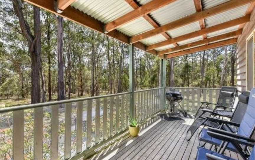 Kangaroo Cottage - cute Accom in bushland setting, Ellalong, NSW