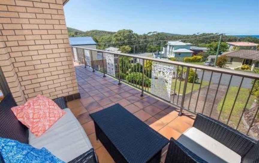 Pet Friendly Lentara St 8 - Fingal Bay, Fingal Bay, NSW