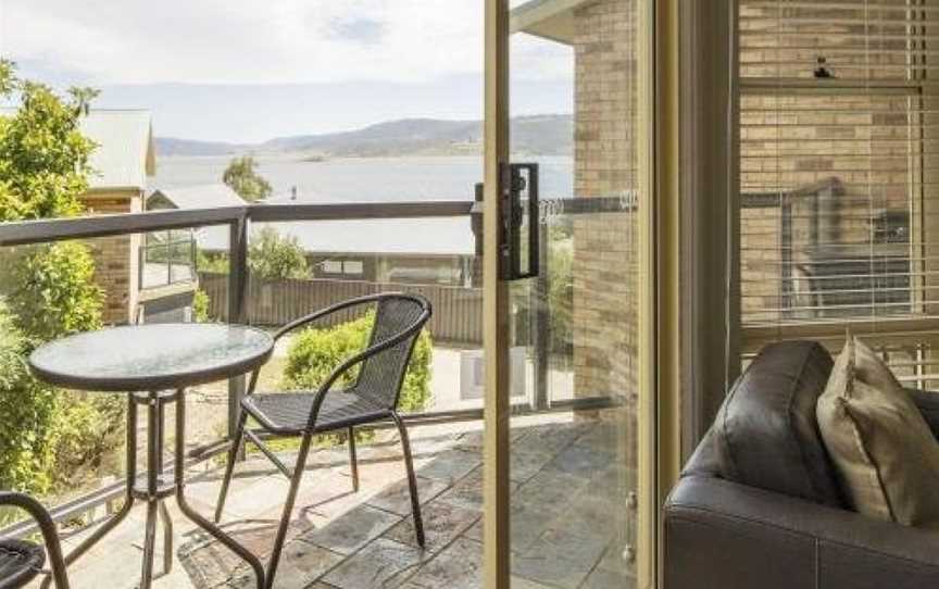 Caribou 3 - Modern & spacious with views over Lake Jindabyne, East Jindabyne, NSW