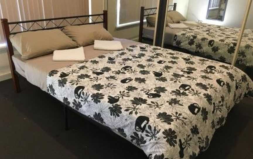 Newly furnished cosy home, Queens Park, WA