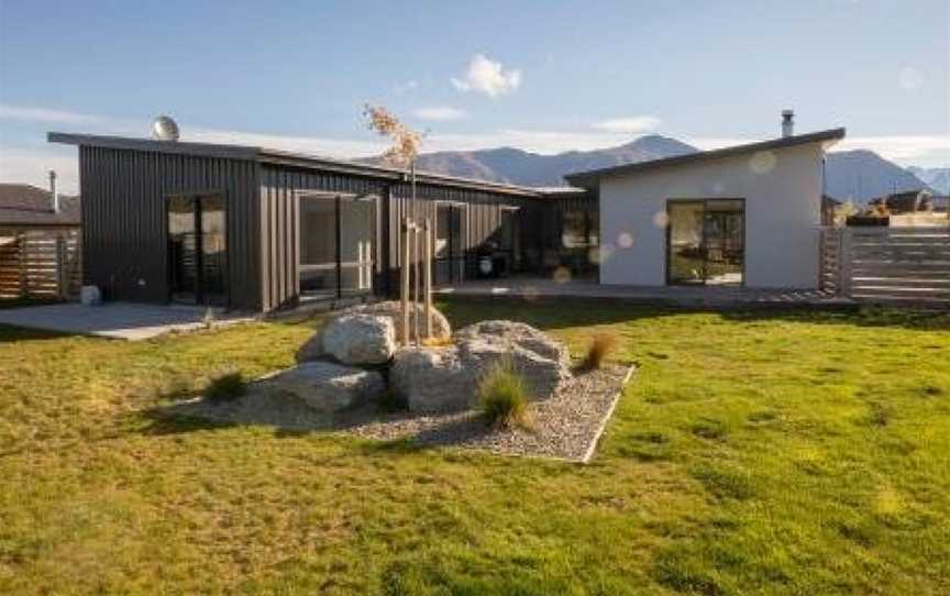 Retreat for all seasons, Wanaka, New Zealand