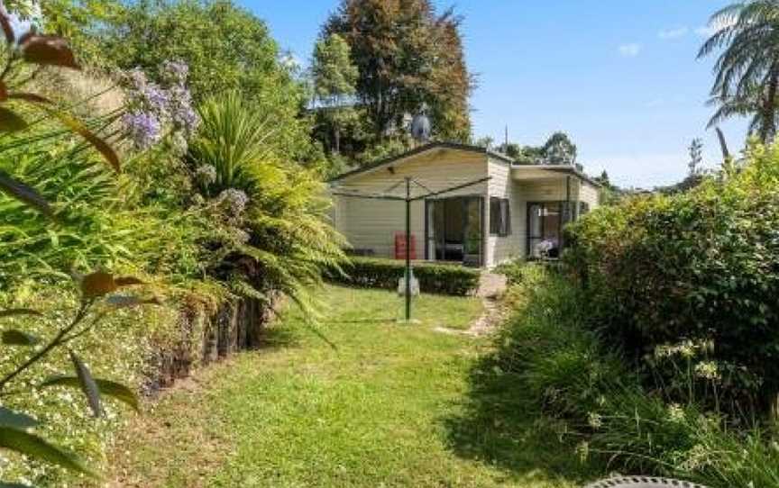 Falls Retreat - Okere Falls Holiday Home, Mourea, New Zealand