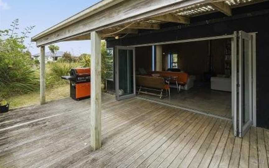 Tranquilo - Waikawa Beach Holiday Home, Otaki, New Zealand