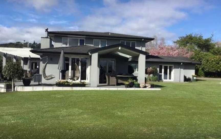 The Flower Nest Retreat, Omokoroa Beach, New Zealand