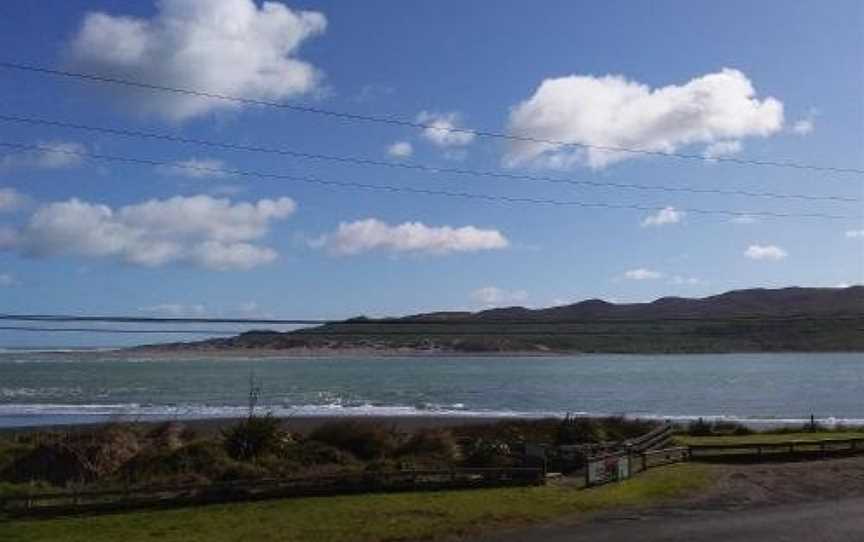 Karoro the beach front bach with views to die for!, Raglan, New Zealand