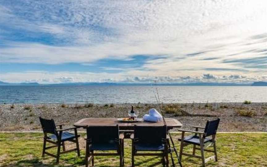 Waitahanui Lakefront Escape - Waitahanui Holiday Home, Waitahanui, New Zealand