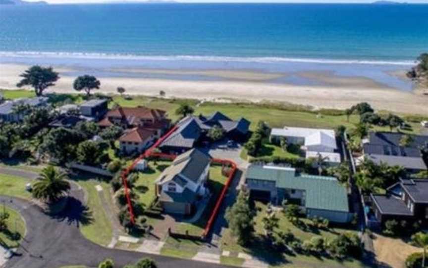 Kiwi Kuta with direct beach access - Matarangi Holiday Home, Matarangi, New Zealand