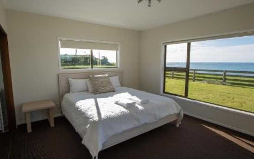 WILLS ON THE WATER - BEACHFRONT APARTMENT, Waitara (Suburb), New Zealand