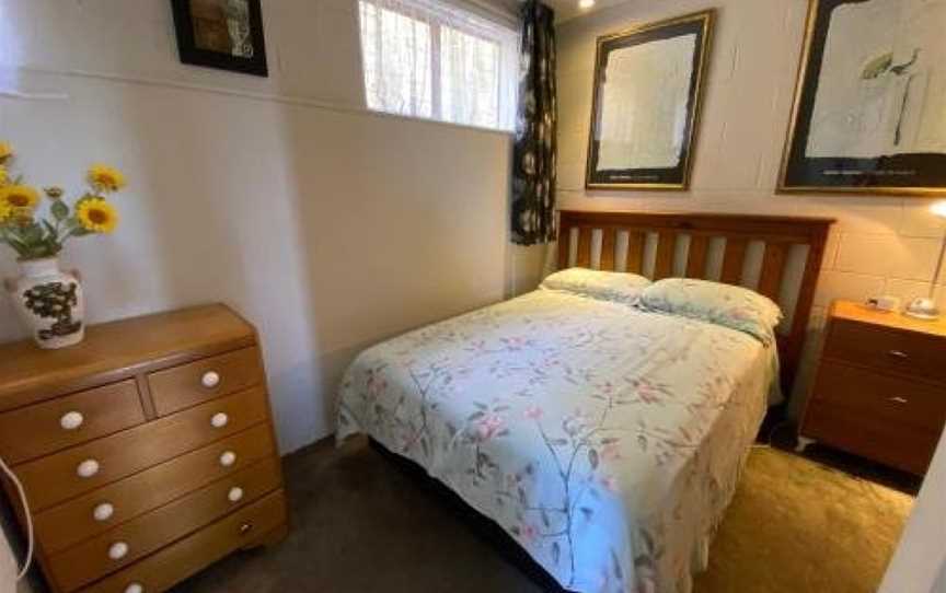 Budget but Handy Self-contained Unit, Campbells Bay, New Zealand