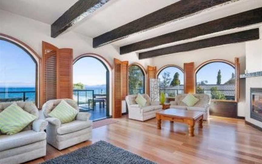 Lakefront Villa - Waitahanui Holiday Home, Waitahanui, New Zealand