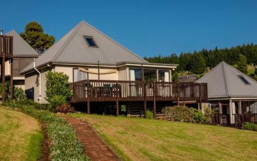 The Music Lounge - Onemana Holiday Chalet, Opoutere, New Zealand