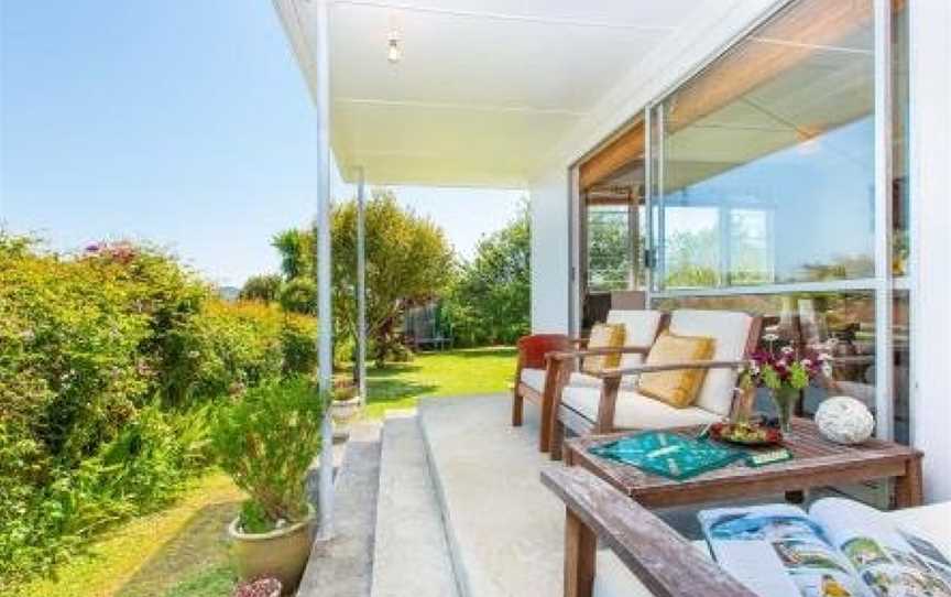 Lorenzen Bay Bungalow - Raglan Holiday Home, Raglan, New Zealand