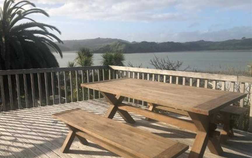 Tawatahi Cottage, Raglan, New Zealand