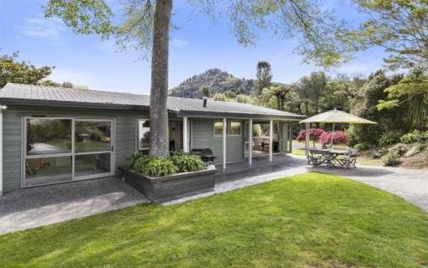 Rainbow Cottage - Lake Tarawera Cottage, Mourea, New Zealand