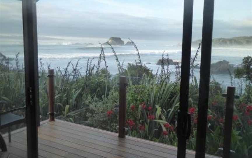 The Bay House Beachfront Accommodation, Westport, New Zealand