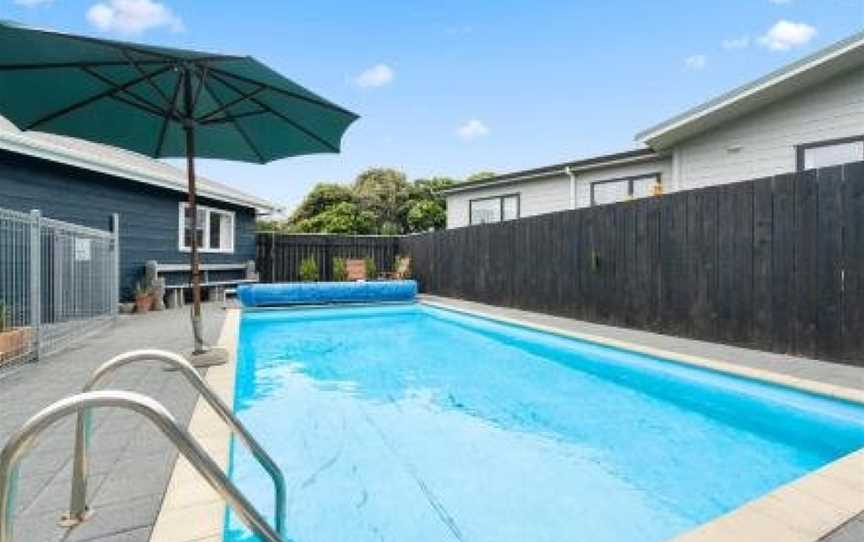 Bare Feet Retreat - Waikanae Beach Holiday Home, Waikanae, New Zealand