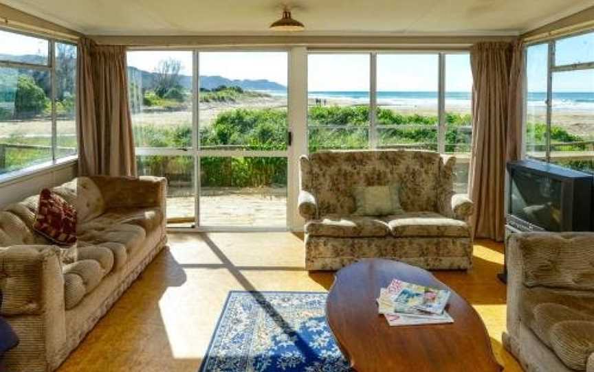 Waipuka - Ocean Beach Holiday Home, Te Awanga, New Zealand