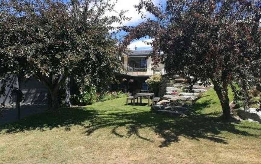 Park to Mountains Apartment, Arrowtown, New Zealand