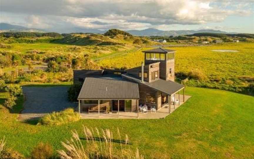 Idyllic ocean front beach house - Waikawa Beach, Otaki, New Zealand