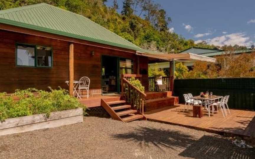 Cedar Cottage - Tairua Holiday Home, Tairua, New Zealand