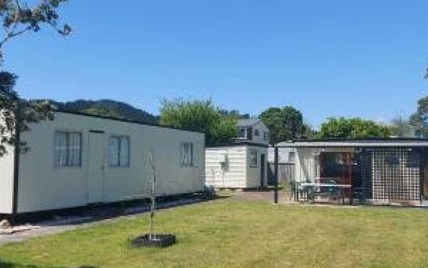 Bach Camp - Cooks Beach Bach, Hahei, New Zealand