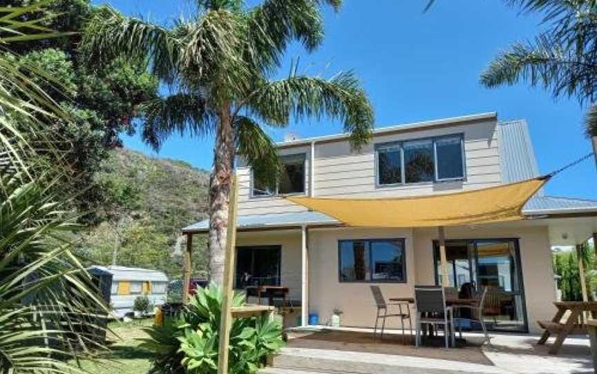 Palm Retreat - Matarangi Holiday Home, Matarangi, New Zealand