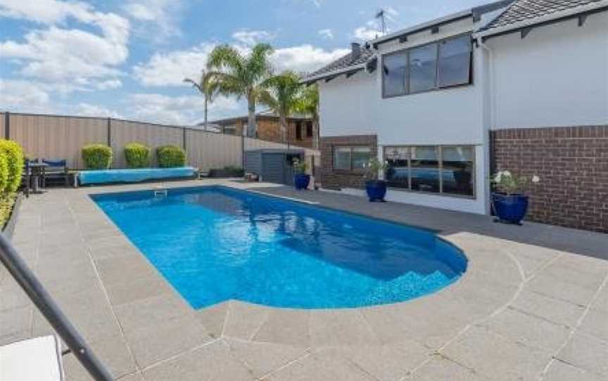 Parii - Half Moon Bay Holiday Home, Pakuranga Heights, New Zealand