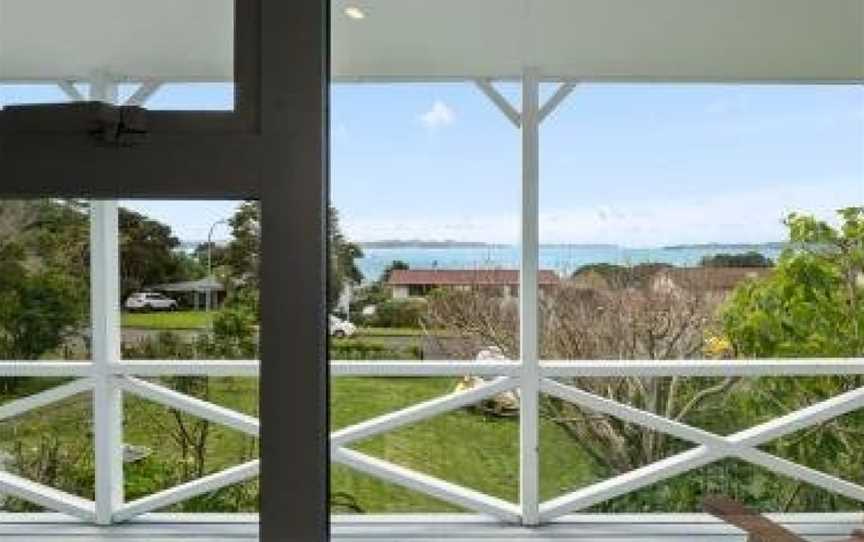 Tide and True - Algies Bay Holiday Home, Highbury (Palmerston North), New Zealand