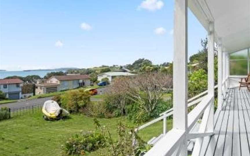 Tide and True - Algies Bay Holiday Home, Highbury (Palmerston North), New Zealand