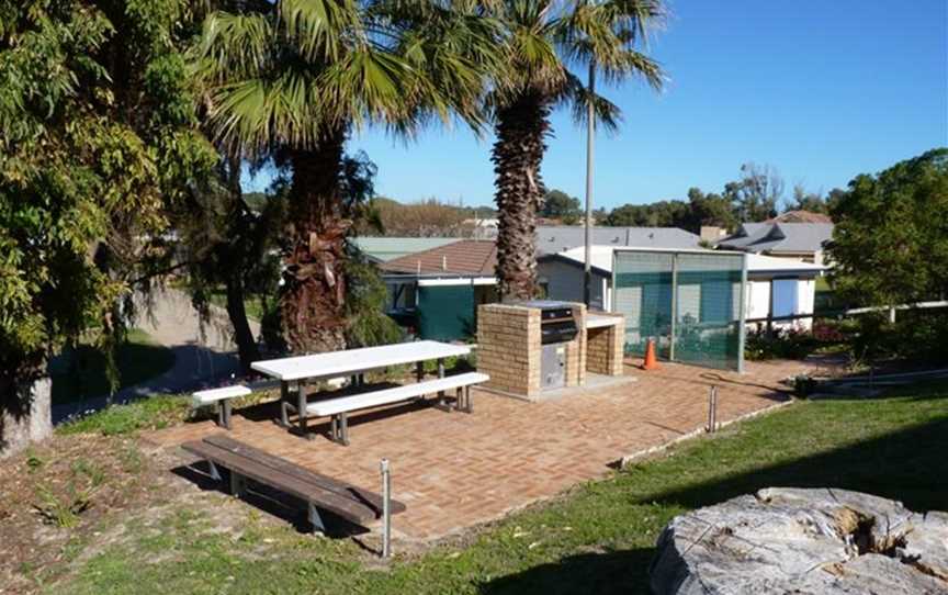 Leander Reef Holiday Park, Accommodation in Port Denison