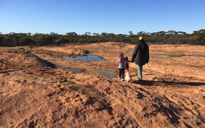 Gnarlbine Rock/Hunts Well, Attractions in Coolgardie