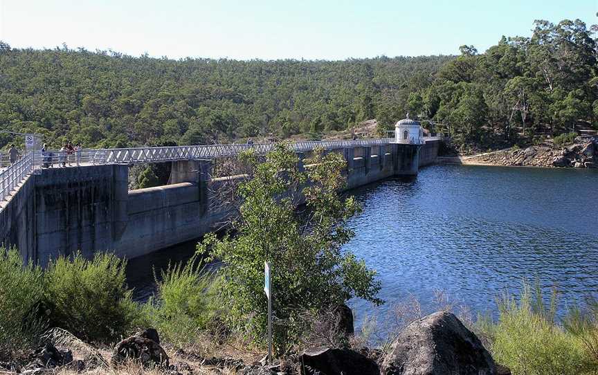 Mundaring Weir, Attractions in Mundaring