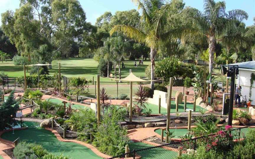 Oasis Supa Golf, Attractions in Henley Brook