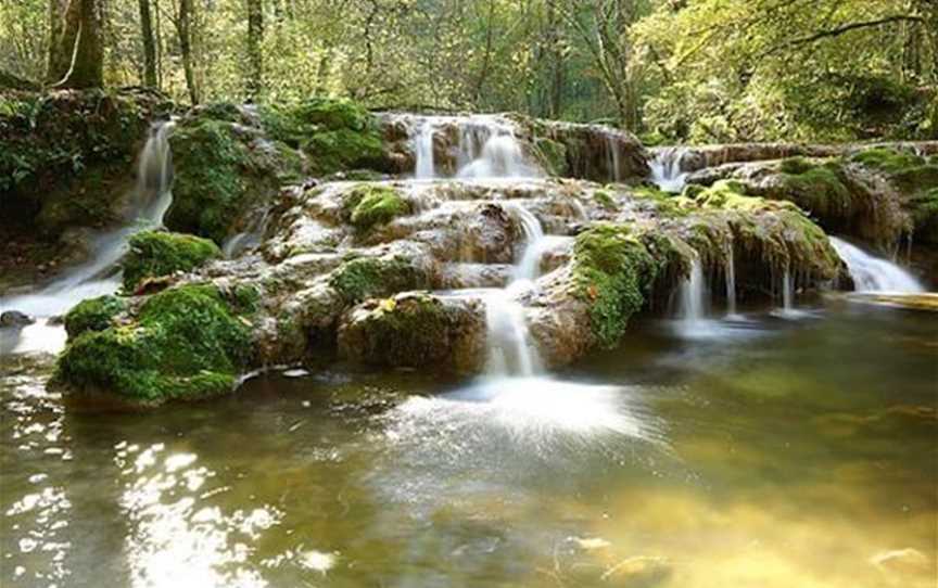 Hovea Falls, Attractions in Hovea